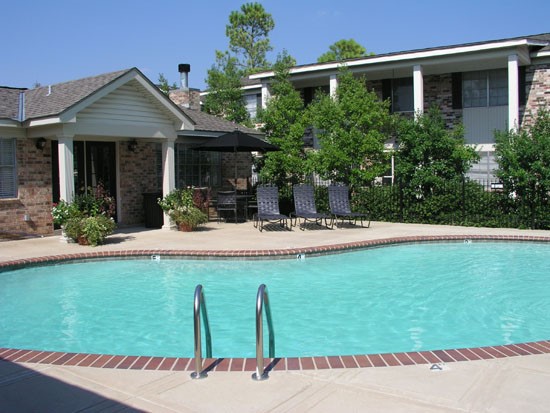 Colonial Plaza Apartments